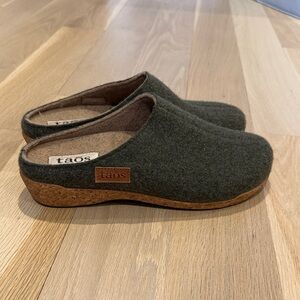 Taos Olive Wool Clogs